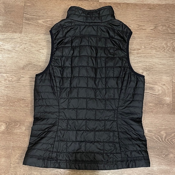 Patagonia Women’s Nano Puff Vest - Picture 4 of 6